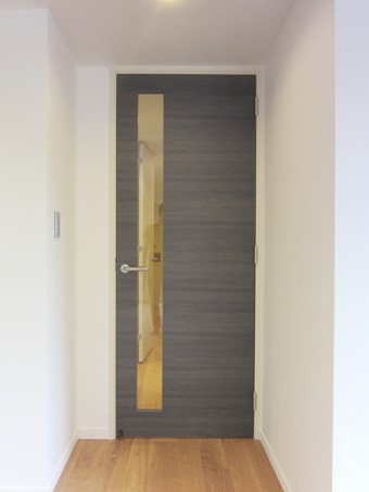 リビングを可動式の間仕切りで明るく広い空間に リビングを可動式の間仕切りで明るく広い空間に